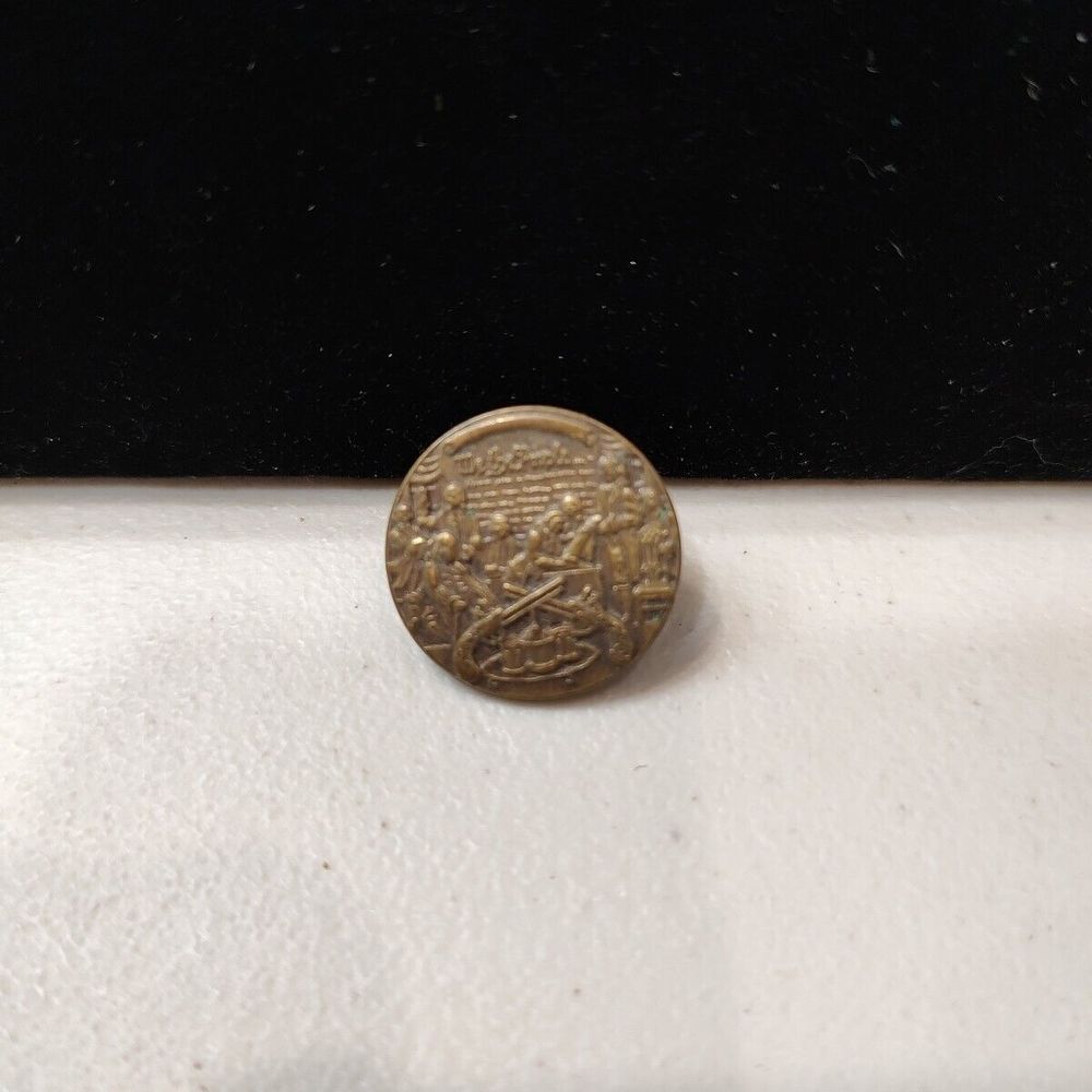 Vintage "We The People" Constitution Round Metal Tack or Lapel Pin‎
